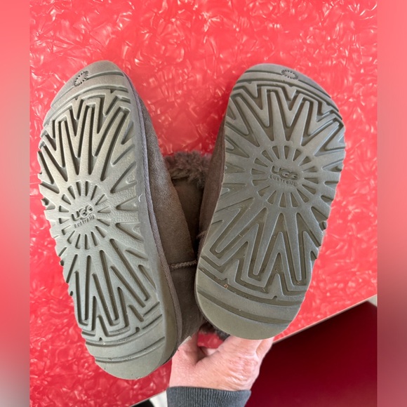 UGG size 4 - Picture 4 of 6